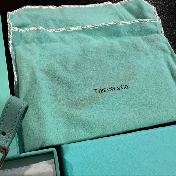 New Authentic Tiffany Luggage Tag with box, felt bag and outer bag - Picture 7 of 11